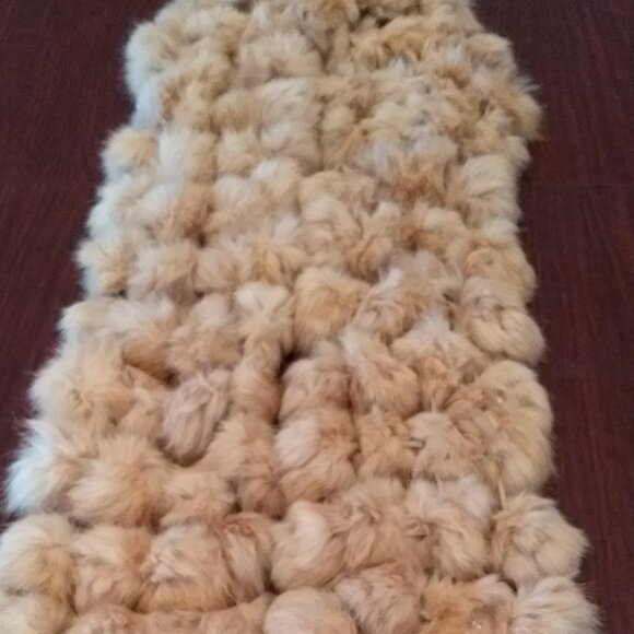 Genuine Rabbit Fur Pom Pom Scarf. Pretty light Tan Color. NWOT. Never Worn - Picture 3 of 3